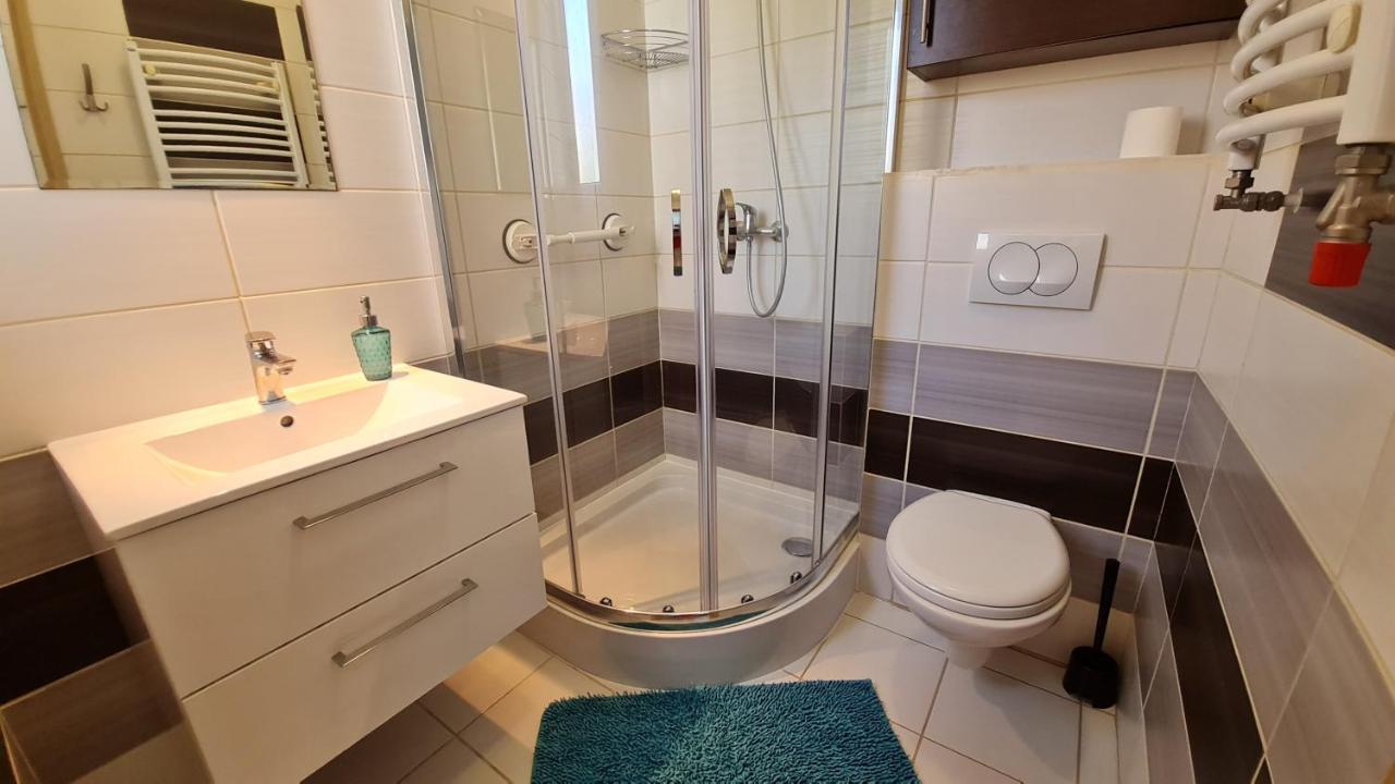 Bela - Pokoje Z Aneksami I Apartamenty Kolobrzeg Luaran gambar